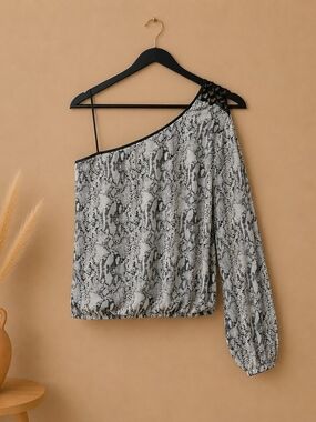 One-Shoulder Snake Print Blouson Top in Gray and Black